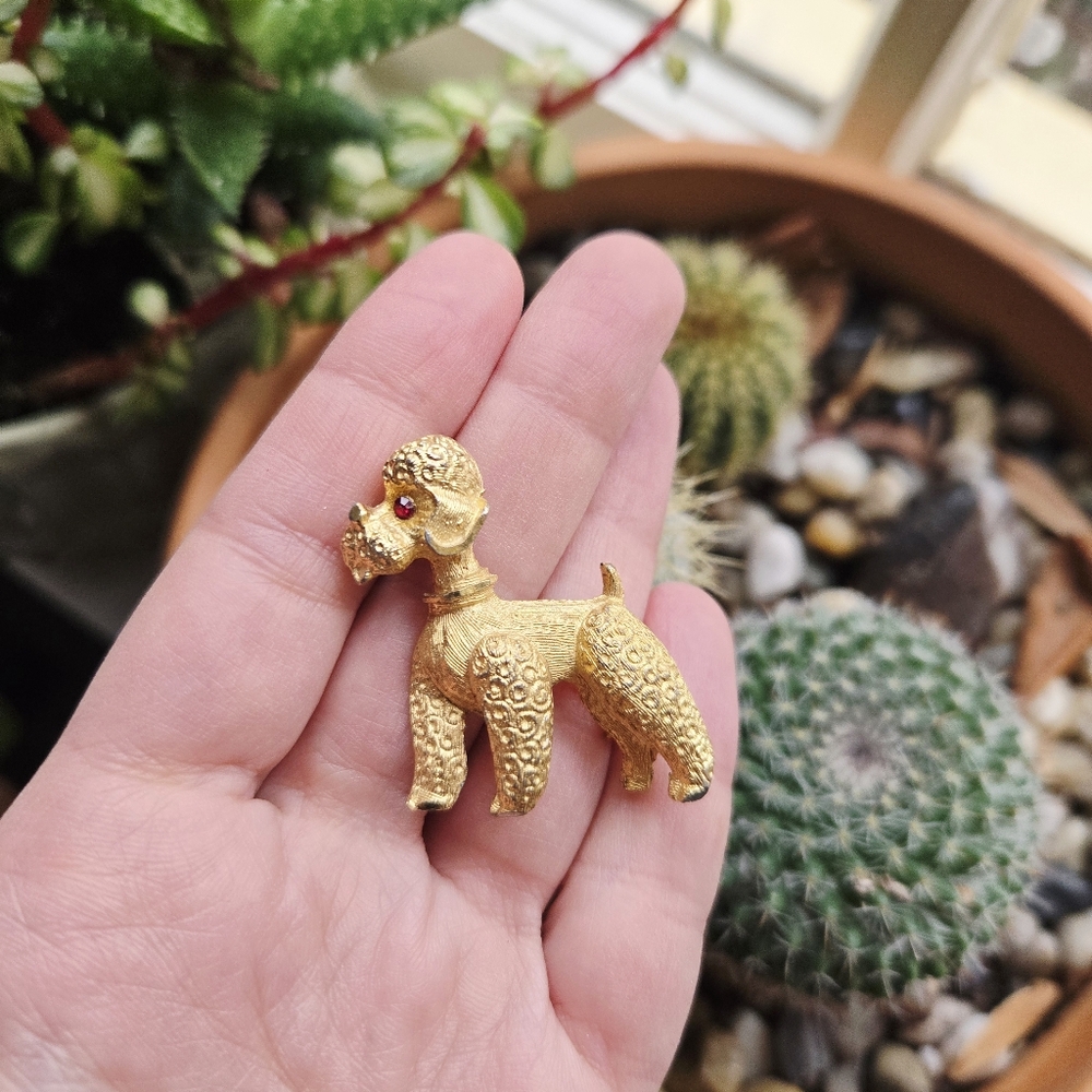 Vintage Gold & Red Gemstone Poodle Dog Lapel Brooch Pin - Picture 4 of 8